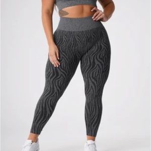 New NVGTN Zebra Print Leggings Black Speckled Size L